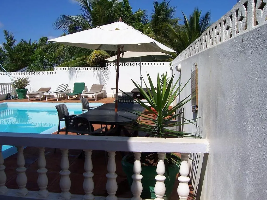 Homestay Almond Tree Villa Ocho Rios