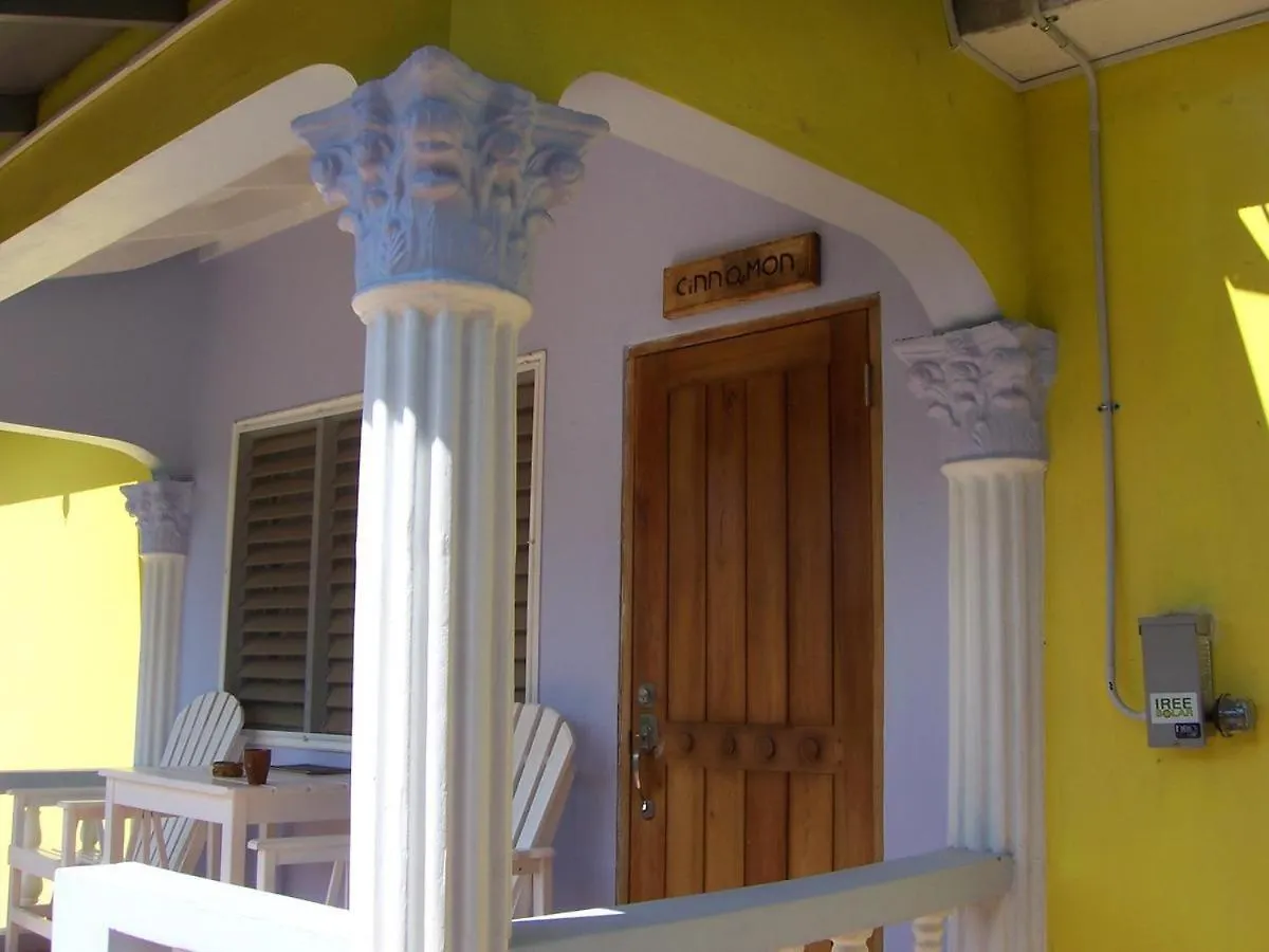 Homestay Almond Tree Villa Ocho Rios